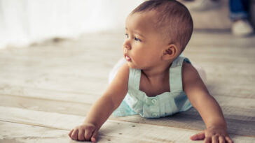 por qué mi bebé no gatea, estimulación, ejercicios y consejos supermamás