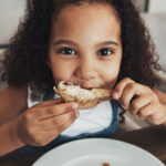 5 Alimentos que Fortalecen la Flora Intestinal de tu Hijo